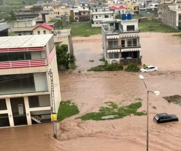 Bahria Town Islamabad Roads Submerged After Torrential…